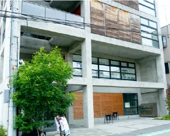 JR駅前院外観