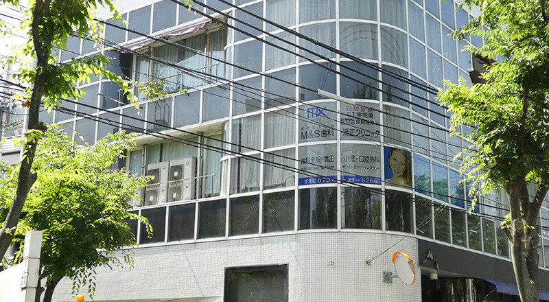 芦屋市内に2医院を展開。どちらもアクセス良好です